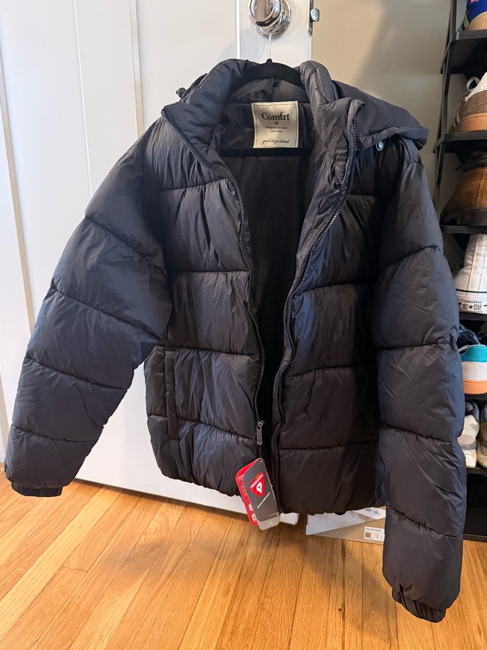 Comfrt Black Puffer Jacket - M unisex